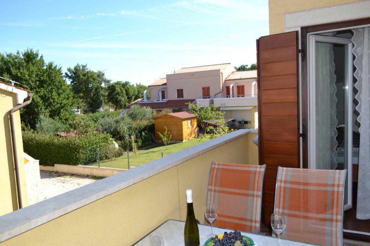 Din Apartma *